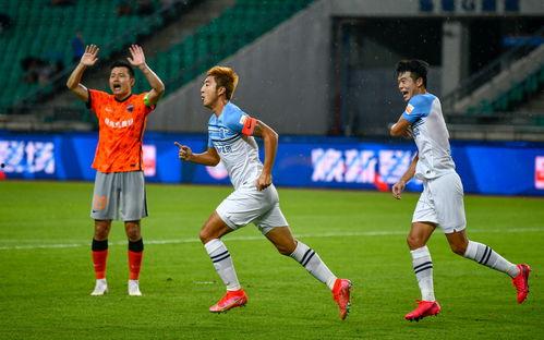 外媒爆料足球队视频,外媒揭秘精彩瞬间