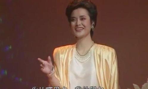 穿成娱乐圈小糊咖只想摆烂吃瓜,娱乐圈小糊咖的摆烂吃瓜日常