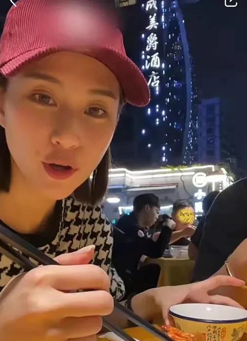 娱乐圈吃瓜溜溜梅是谁,揭秘“溜溜梅”背后的神秘人物